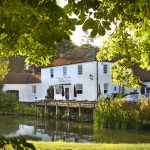 Luxury Waterside Getaway At The Dundas Arms (West Berkshire)